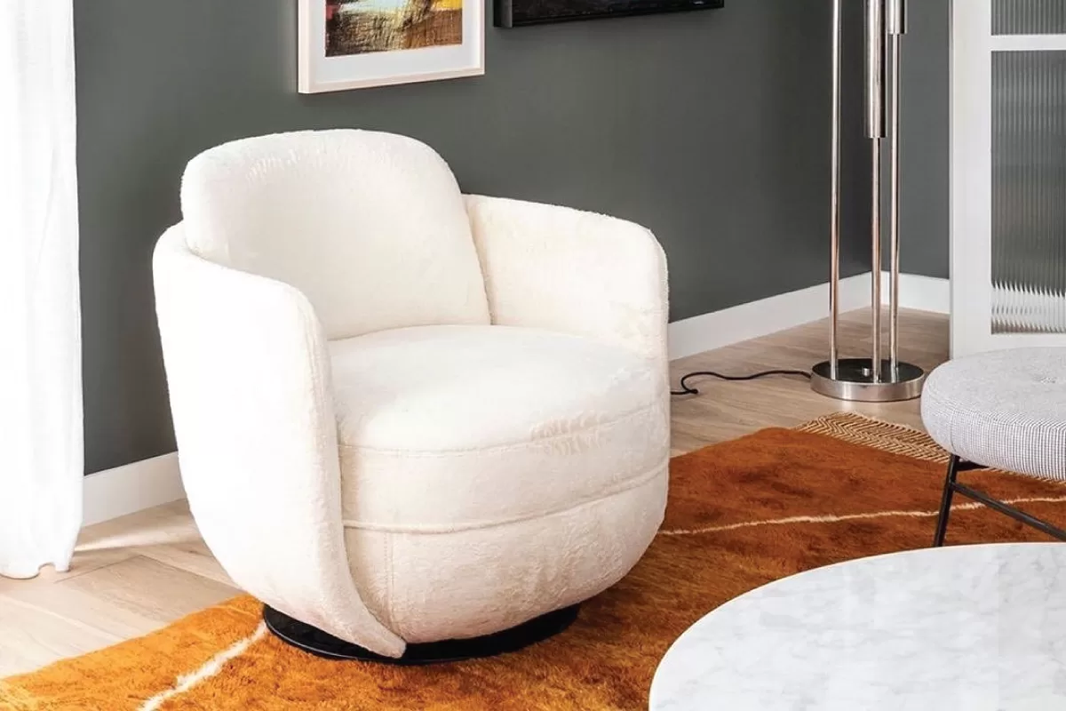 1640074203_miles_img_01